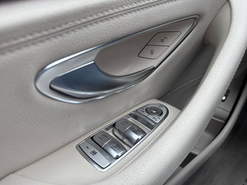 Used 2018 Mercedes-Benz E 300 4MATIC w/ Premium 1 Package image 31