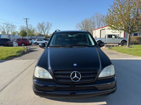 Used 2001 Mercedes-Benz ML 320 4MATIC image 2
