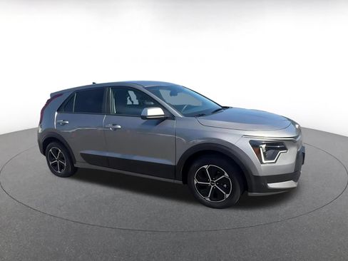 Used 2026 Kia Niro LX FWD image 2