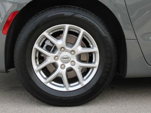 Used 2025 Chrysler Pacifica Select FWD image 53