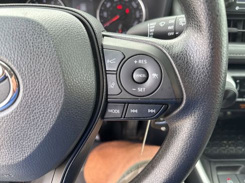 Used 2022 Toyota RAV4 LE image 27