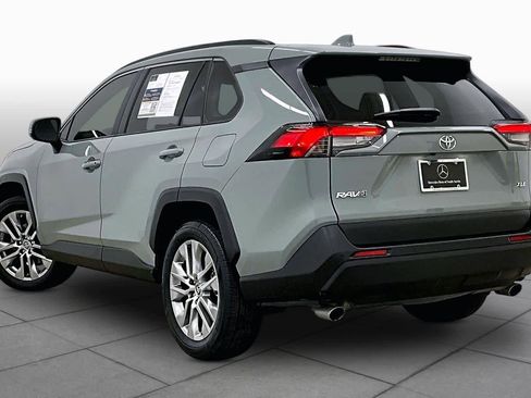 Used 2020 Toyota RAV4 XLE Premium FWD image 12