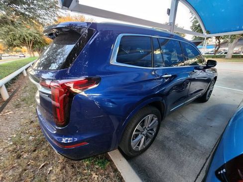 Used 2025 Cadillac XT6 Premium Luxury w/ Technology Package FWD image 4