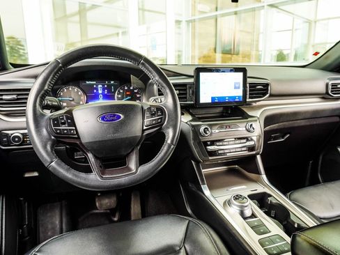 Used 2020 Ford Explorer XLT w/ Equipment Group 202A image 16