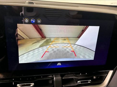 Used 2025 Chevrolet Equinox LT image 17