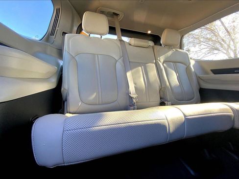 Used 2022 Jeep Wagoneer Series III w/ Premium Group I image 28