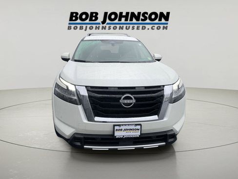 Used 2023 Nissan Pathfinder SL AWD/4WD image 8