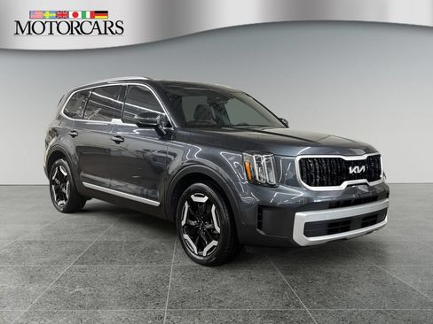 Used 2024 Kia Telluride EX w/ EX Captain's Chair Package AWD/4WD image 1