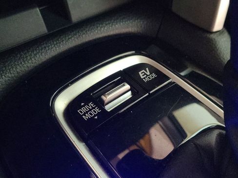 Used 2024 Toyota Corolla Cross XSE w/ Convenience Package image 28