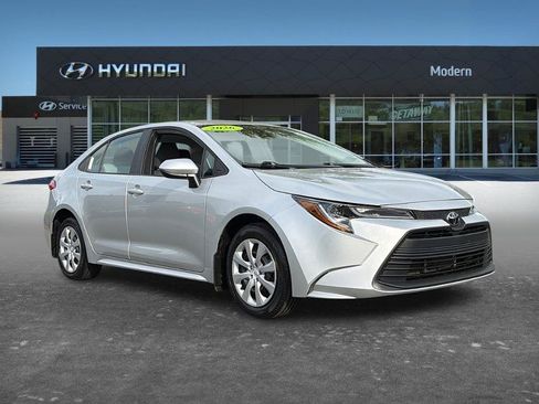 Used 2026 Toyota Corolla LE FWD image 3