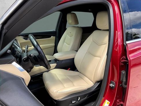Used 2019 Cadillac XT5 FWD image 23