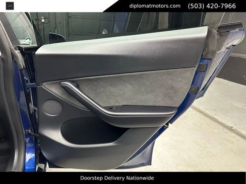 Used 2022 Tesla Model Y Long Range image 25