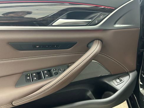 Used 2023 BMW 540i xDrive w/ Premium Package image 25