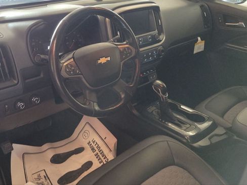 Used 2022 Chevrolet Colorado Z71 AWD/4WD image 3