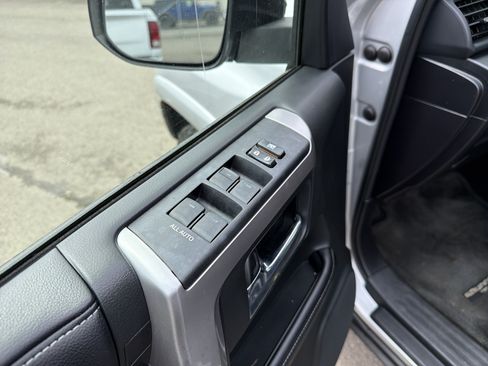 Used 2016 Toyota 4Runner SR5 AWD/4WD image 15