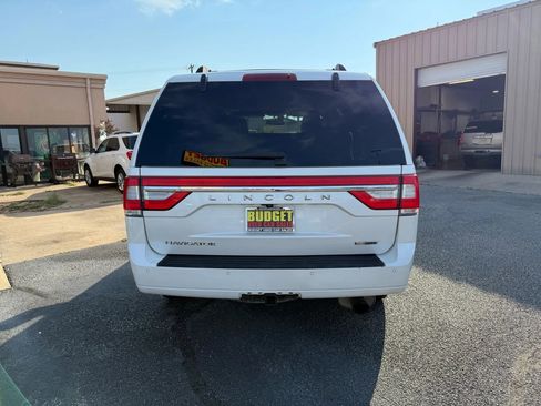 Used 2016 Lincoln Navigator Select image 6