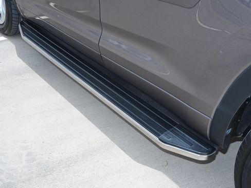 Used 2019 Toyota Highlander Limited FWD image 12