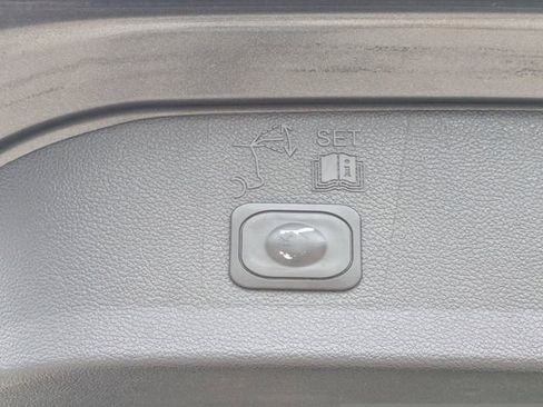 Used 2017 Ford Escape SE w/ Equipment Group 201A FWD image 15
