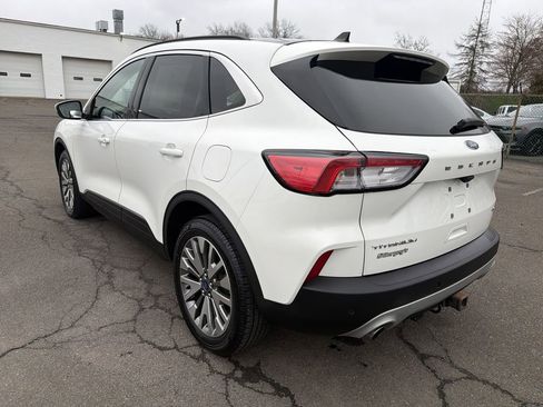 Used 2022 Ford Escape Titanium w/ Class II Trailer Tow Package image 3