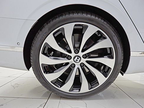 Used 2023 Bentley Flying Spur Azure image 50