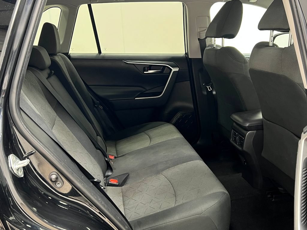 Used 2020 Toyota RAV4 XLE AWD/4WD image 30