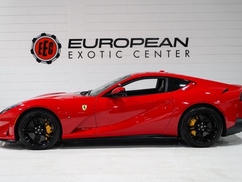 Used 2019 Ferrari 812 Superfast RWD image 7