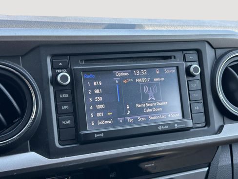 Used 2017 Toyota Tacoma SR5 w/ SR5 Appearance Package (SM) image 12