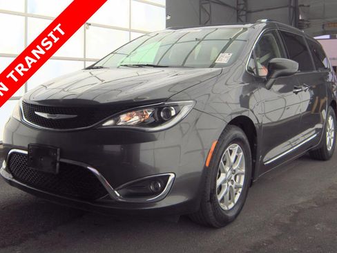 Used 2020 Chrysler Pacifica Touring-L FWD image 1