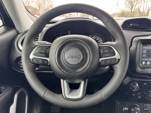 Used 2018 Jeep Renegade Latitude image 17