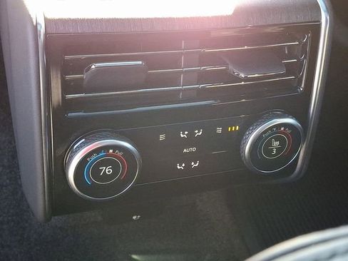 Used 2025 Land Rover Range Rover Long Wheelbase Autobiography image 14