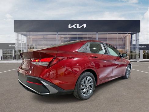 Used 2024 Hyundai Elantra SEL image 8