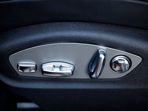 Certified 2026 Porsche Macan image 27