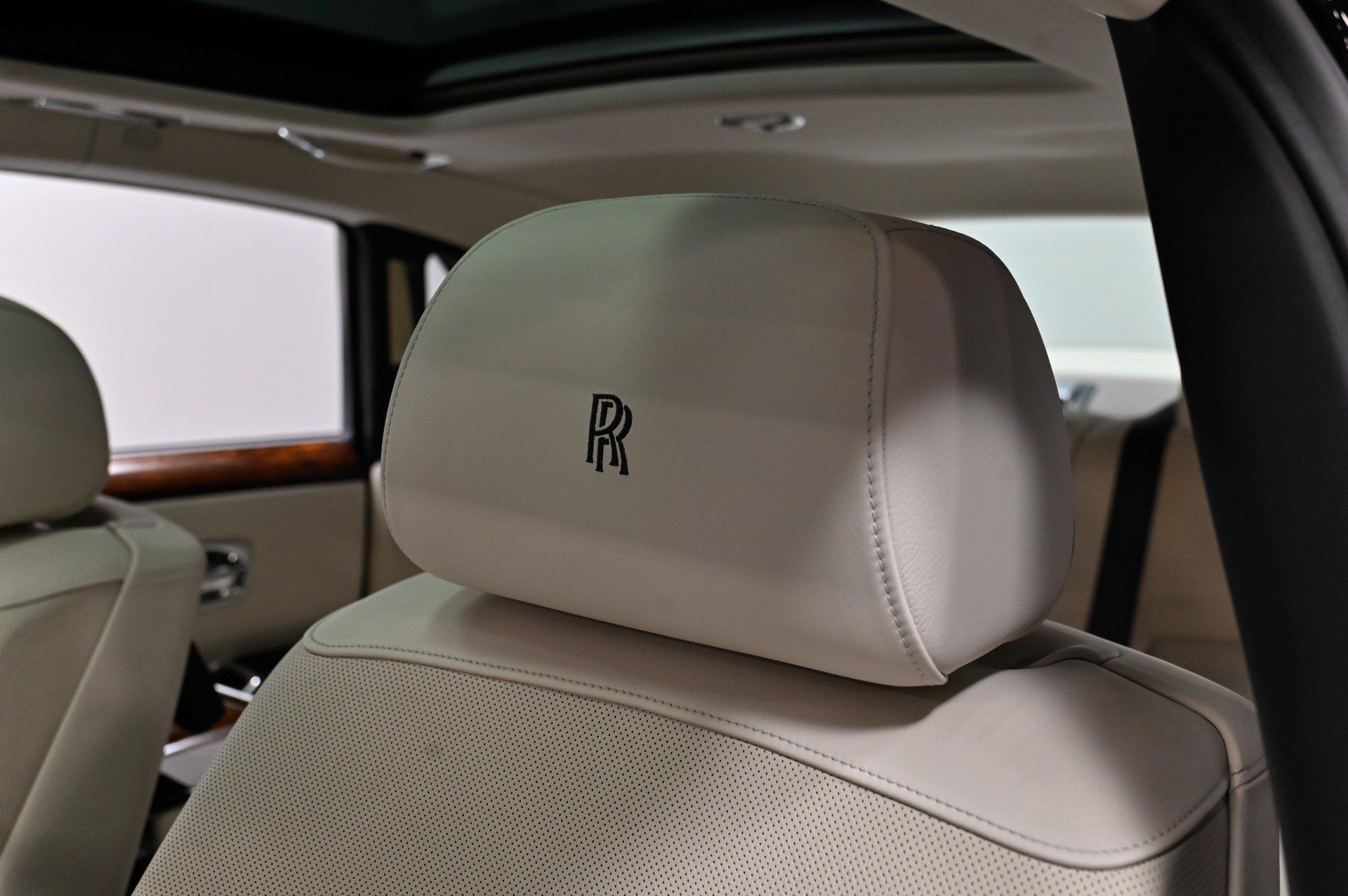 Used 2012 Rolls-Royce Ghost RWD image 11
