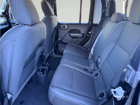 Used 2022 Jeep Gladiator Sport AWD/4WD image 32