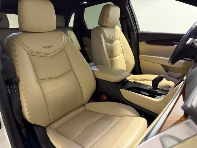 Used 2017 Cadillac XT5 Luxury w/ Driver Awareness Package FWD image 32