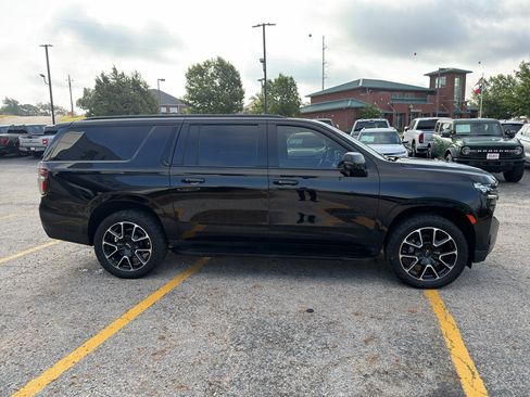 Used 2024 Chevrolet Suburban RST w/ Luxury Package AWD/4WD image 4