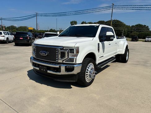 Used 2022 Ford F350 Lariat w/ Lariat Ultimate Package AWD/4WD image 2