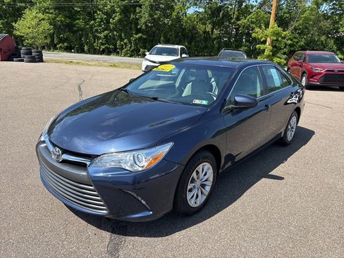 Used 2017 Toyota Camry LE FWD image 2