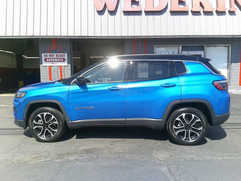 Used 2023 Jeep Compass Limited w/ Sun and Sound Group AWD/4WD image 4