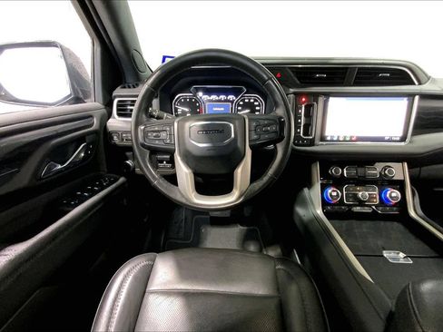 Used 2021 GMC Yukon Denali w/ Denali Premium Package RWD image 14