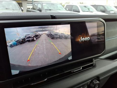 Certified 2025 Jeep Wrangler Unlimited Rubicon 4xe w/ Convenience Group AWD/4WD image 19