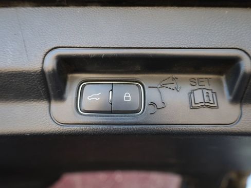 Used 2022 Ford Explorer Limited AWD/4WD image 17