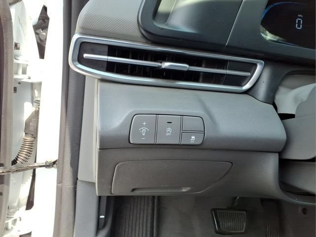 Used 2025 Hyundai Elantra SE FWD image 24