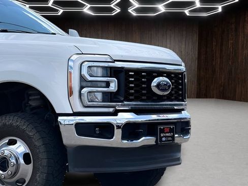 Used 2023 Ford F350 Lariat AWD/4WD image 8