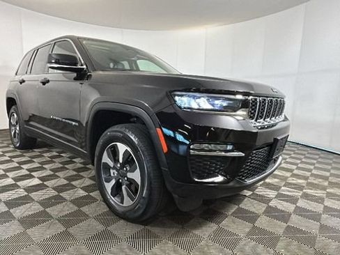 Used 2023 Jeep Grand Cherokee 4WD 4xe image 2