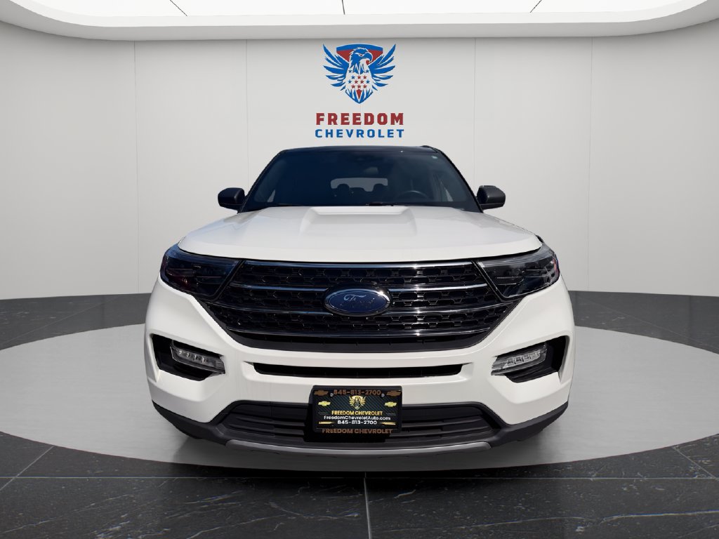Used 2020 Ford Explorer XLT w/ Equipment Group 202A AWD/4WD image 8
