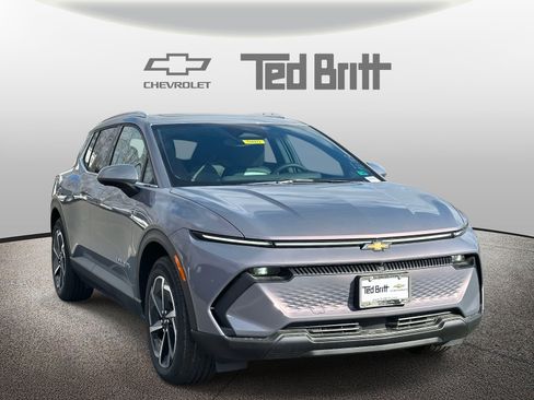 New 2026 Chevrolet Equinox EV LT image 3