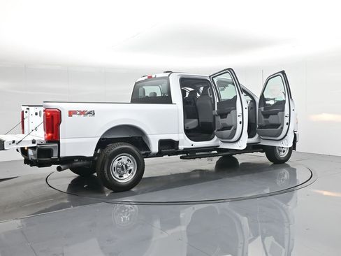 New 2026 Ford F250 XL w/ FX4 Off-Road Package image 5