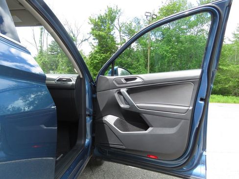 Used 2020 Volkswagen Tiguan SEL AWD/4WD image 12