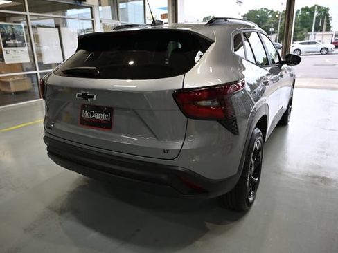 New 2026 Chevrolet Trax LT w/ Sunroof Package FWD image 5